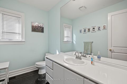 Photo 13 at 28 Renaissance Court W, Beverley Glen, Vaughan