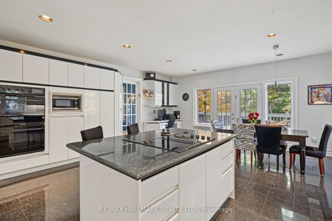 Photo 16 at 28 Renaissance Court W, Beverley Glen, Vaughan