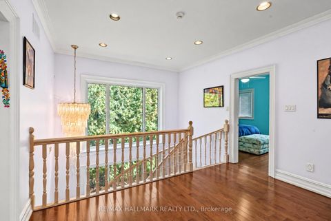Photo 17 at 28 Renaissance Court W, Beverley Glen, Vaughan