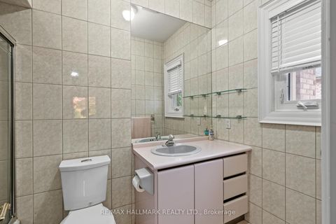 Photo 20 at 28 Renaissance Court W, Beverley Glen, Vaughan