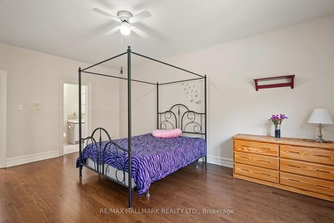 Photo 22 at 28 Renaissance Court W, Beverley Glen, Vaughan