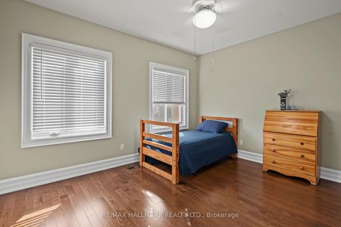Photo 24 at 28 Renaissance Court W, Beverley Glen, Vaughan