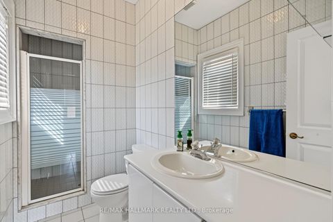 Photo 25 at 28 Renaissance Court W, Beverley Glen, Vaughan