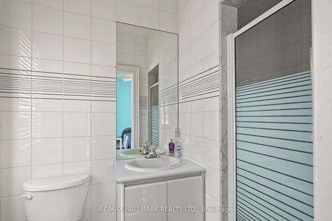 Photo 32 at 28 Renaissance Court W, Beverley Glen, Vaughan