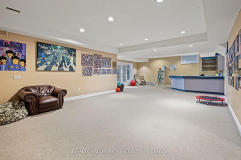Photo 34 at 28 Renaissance Court W, Beverley Glen, Vaughan