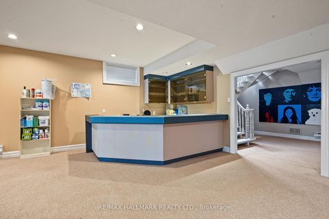 Photo 35 at 28 Renaissance Court W, Beverley Glen, Vaughan
