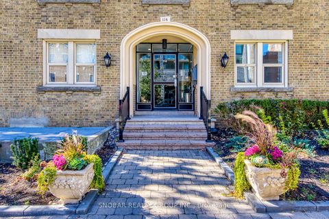 Photo 1 at 105 - 114 Vaughan Road, Cedarvale, Toronto