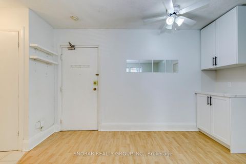 Photo 2 at 105 - 114 Vaughan Road, Cedarvale, Toronto