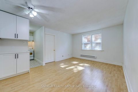 Photo 4 at 105 - 114 Vaughan Road, Cedarvale, Toronto