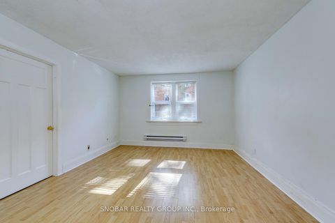 Photo 5 at 105 - 114 Vaughan Road, Cedarvale, Toronto
