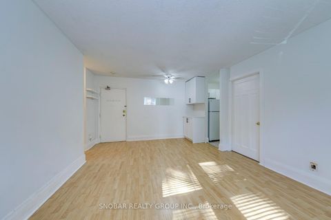 Photo 6 at 105 - 114 Vaughan Road, Cedarvale, Toronto