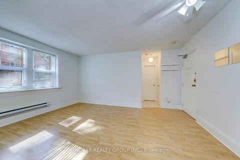 Photo 7 at 105 - 114 Vaughan Road, Cedarvale, Toronto