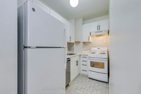 Photo 8 at 105 - 114 Vaughan Road, Cedarvale, Toronto