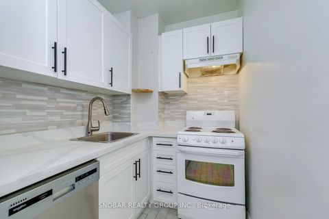 Photo 9 at 105 - 114 Vaughan Road, Cedarvale, Toronto