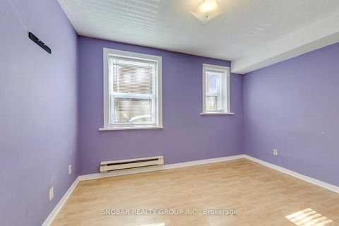 Photo 10 at 105 - 114 Vaughan Road, Cedarvale, Toronto