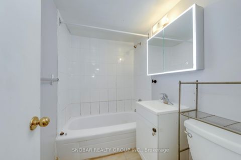 Photo 13 at 105 - 114 Vaughan Road, Cedarvale, Toronto