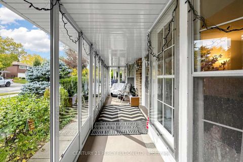 Photo 2 at 20 Zircon Court, Hillcrest Village, Toronto