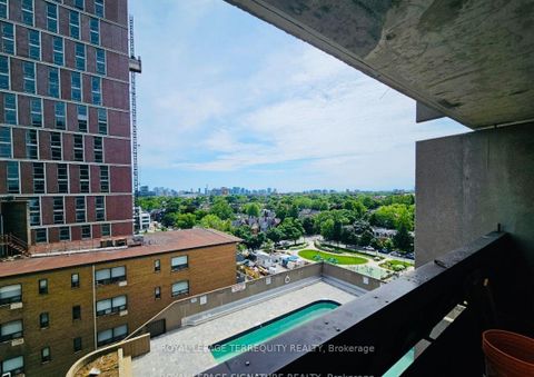Photo 1 at 720 Spadina Avenue, University, Toronto