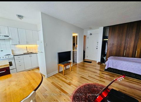 Photo 2 at 720 Spadina Avenue, University, Toronto