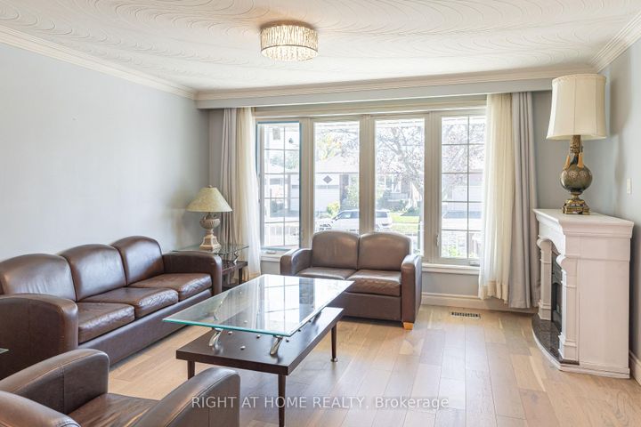 Photo 3 at 62 Iangrove Terrace, L'Amoreaux, Toronto
