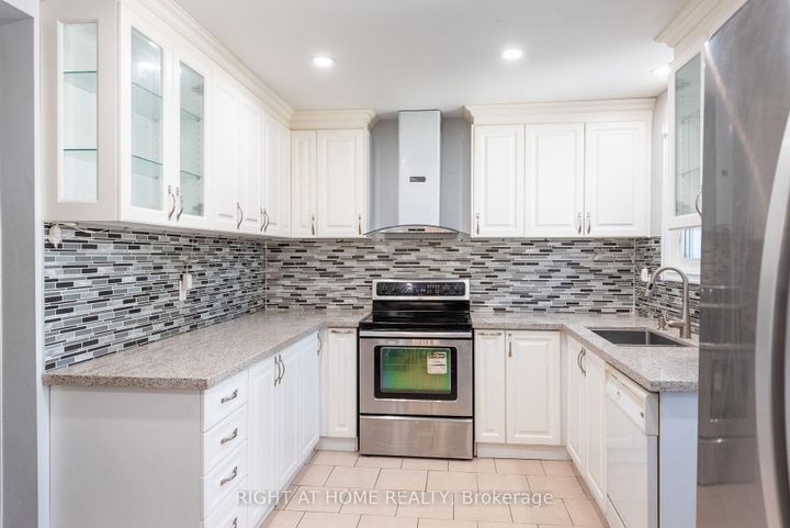 Photo 9 at 62 Iangrove Terrace, L'Amoreaux, Toronto