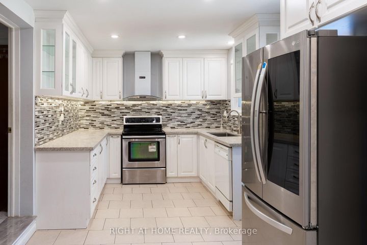 Photo 11 at 62 Iangrove Terrace, L'Amoreaux, Toronto