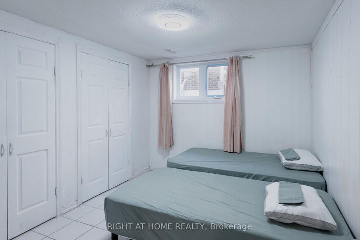 Photo 33 at 62 Iangrove Terrace, L'Amoreaux, Toronto