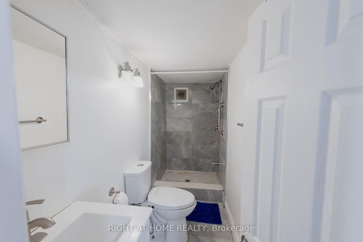 Photo 34 at 62 Iangrove Terrace, L'Amoreaux, Toronto