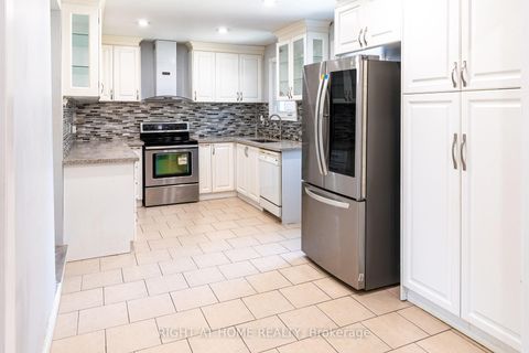 Photo 10 at 62 Iangrove Terrace, L'Amoreaux, Toronto