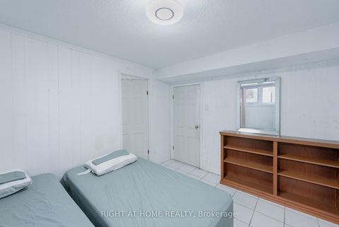 Photo 35 at 62 Iangrove Terrace, L'Amoreaux, Toronto