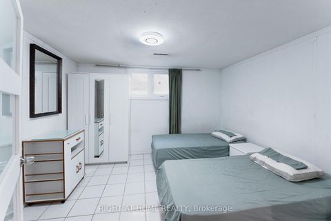 Photo 36 at 62 Iangrove Terrace, L'Amoreaux, Toronto