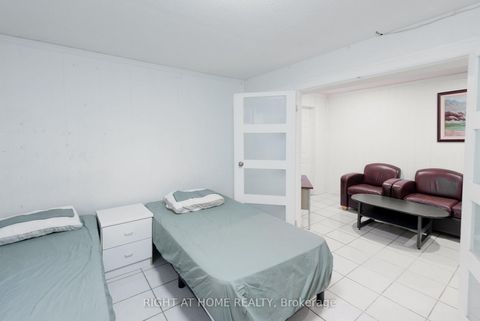 Photo 37 at 62 Iangrove Terrace, L'Amoreaux, Toronto