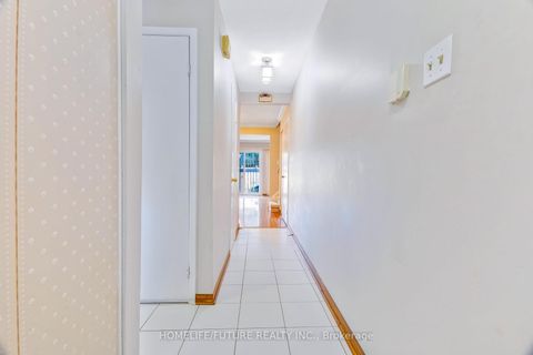 Photo 2 at 174 - 124 Dusay Place, L'Amoreaux, Toronto