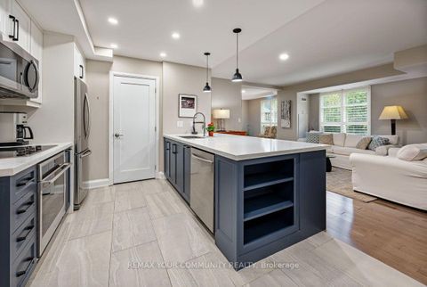 Photo 3 at 201 - 650 Mount Pleasant Road, Mount Pleasant West, Toronto