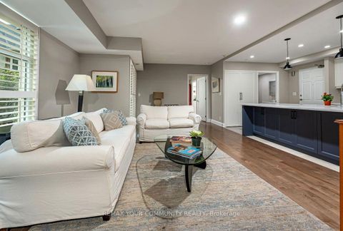 Photo 6 at 201 - 650 Mount Pleasant Road, Mount Pleasant West, Toronto