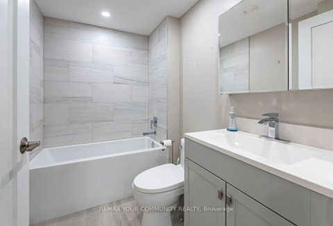 Photo 10 at 201 - 650 Mount Pleasant Road, Mount Pleasant West, Toronto