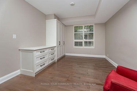 Photo 12 at 201 - 650 Mount Pleasant Road, Mount Pleasant West, Toronto