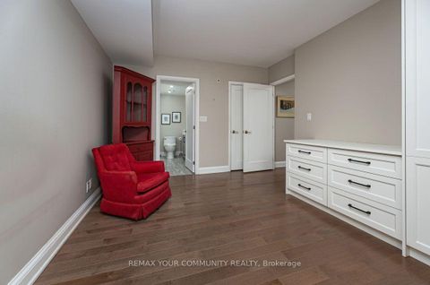 Photo 13 at 201 - 650 Mount Pleasant Road, Mount Pleasant West, Toronto