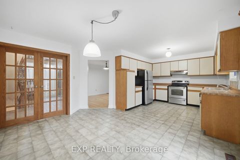 Photo 7 at 20 Devlin Place, Aurora Highlands, Aurora