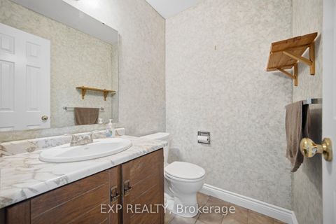 Photo 11 at 20 Devlin Place, Aurora Highlands, Aurora