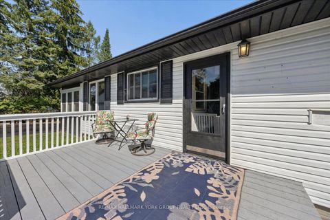 Photo 4 at 92 Sunset Beach Road, Virginia, Georgina
