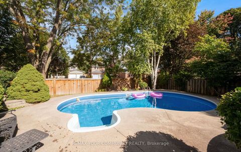 Photo 1 at 25 Albery Crescent, Aurora Highlands, Aurora