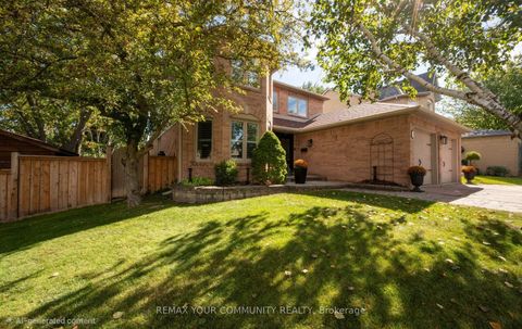 Photo 2 at 25 Albery Crescent, Aurora Highlands, Aurora