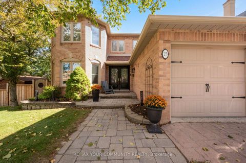 Photo 3 at 25 Albery Crescent, Aurora Highlands, Aurora