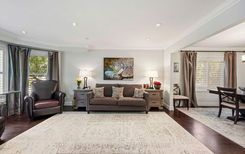 Photo 12 at 25 Albery Crescent, Aurora Highlands, Aurora