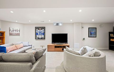 Photo 24 at 25 Albery Crescent, Aurora Highlands, Aurora