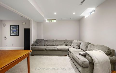 Photo 26 at 25 Albery Crescent, Aurora Highlands, Aurora