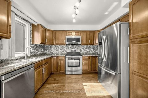 Photo 12 at 25 Cygnus Drive, Observatory, Richmond Hill