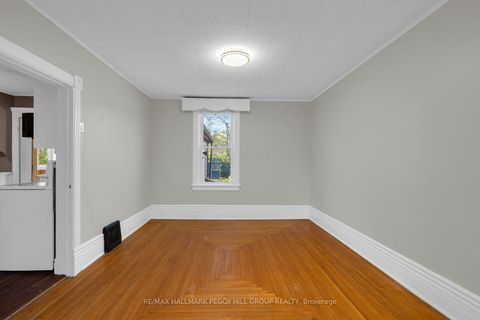 Photo 5 at 48 Brock Street, Sanford, Barrie