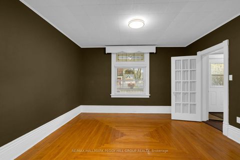 Photo 6 at 48 Brock Street, Sanford, Barrie
